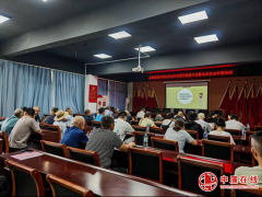 <strong>科普平实易懂的言语、新鲜抽象的画面</strong> 